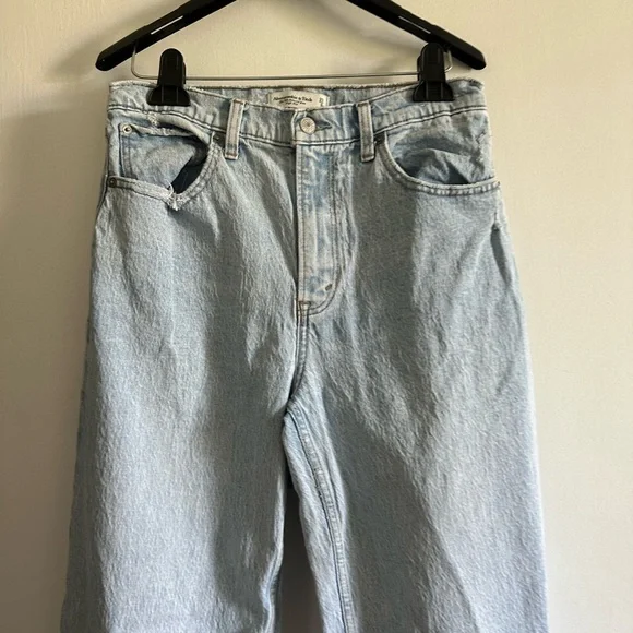 Abercrombie & Fitch Lightwash Denim ‘The 90s Relaxed Jean High Rise’ size 29/8 - Picture 5 of 7